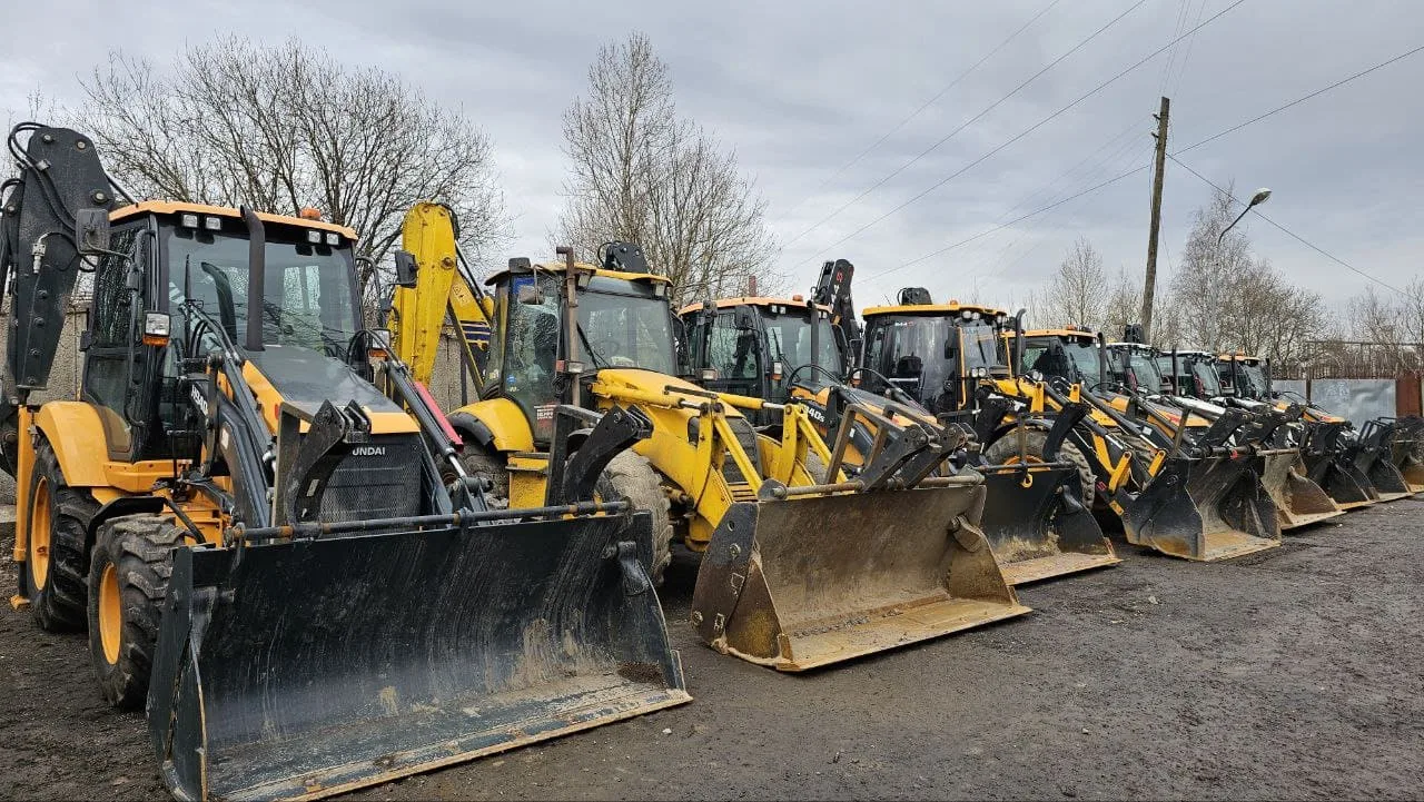 Экскаватор-погрузчик