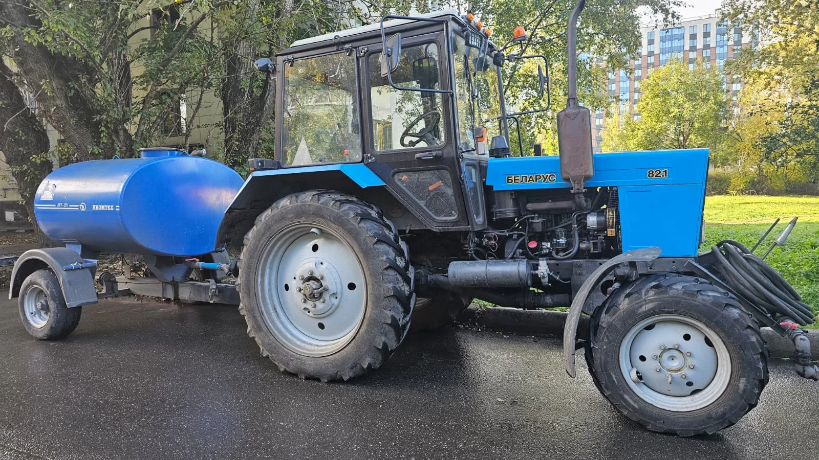 МТЗ с щеткой